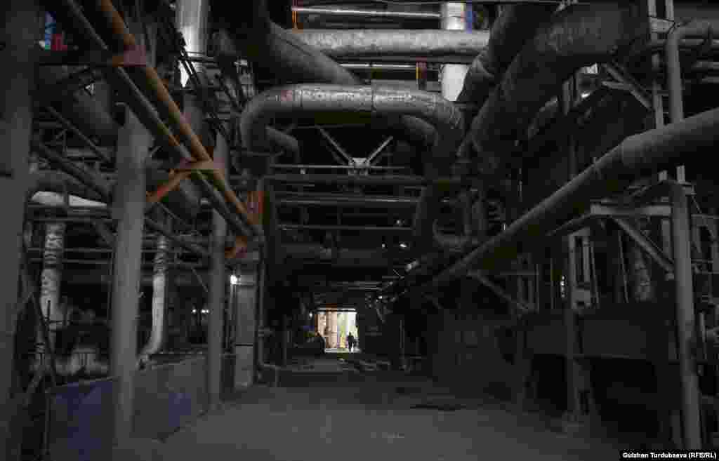 ЖЭБДе суу буу казандарга куюлардан мурун химиялык тазалоодон өтөт.