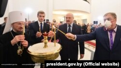 Архіўнае фота 30 кастрычніка 2020 году. Зьлева новы кіраўнік БПЦ мітрапаоліт Веньямін