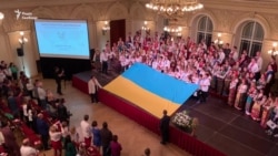 «Щедрик» через 100 років повторює свій шлях світом (Відео)