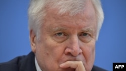 Берлин. Хорст Зеехофер, Германиянын ички иштер министри