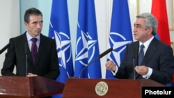 Armenia - President Serzh Sarkisian (R) and NATO’s Secretary General Anders Fogh Rasmussen at a joint press conference in Yerevan, 6Sept2012.