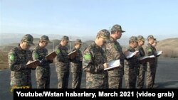 Военные и правоохранительные органы соблюдают указание президента выращивать овощи, фрукты и продукты животноводства.