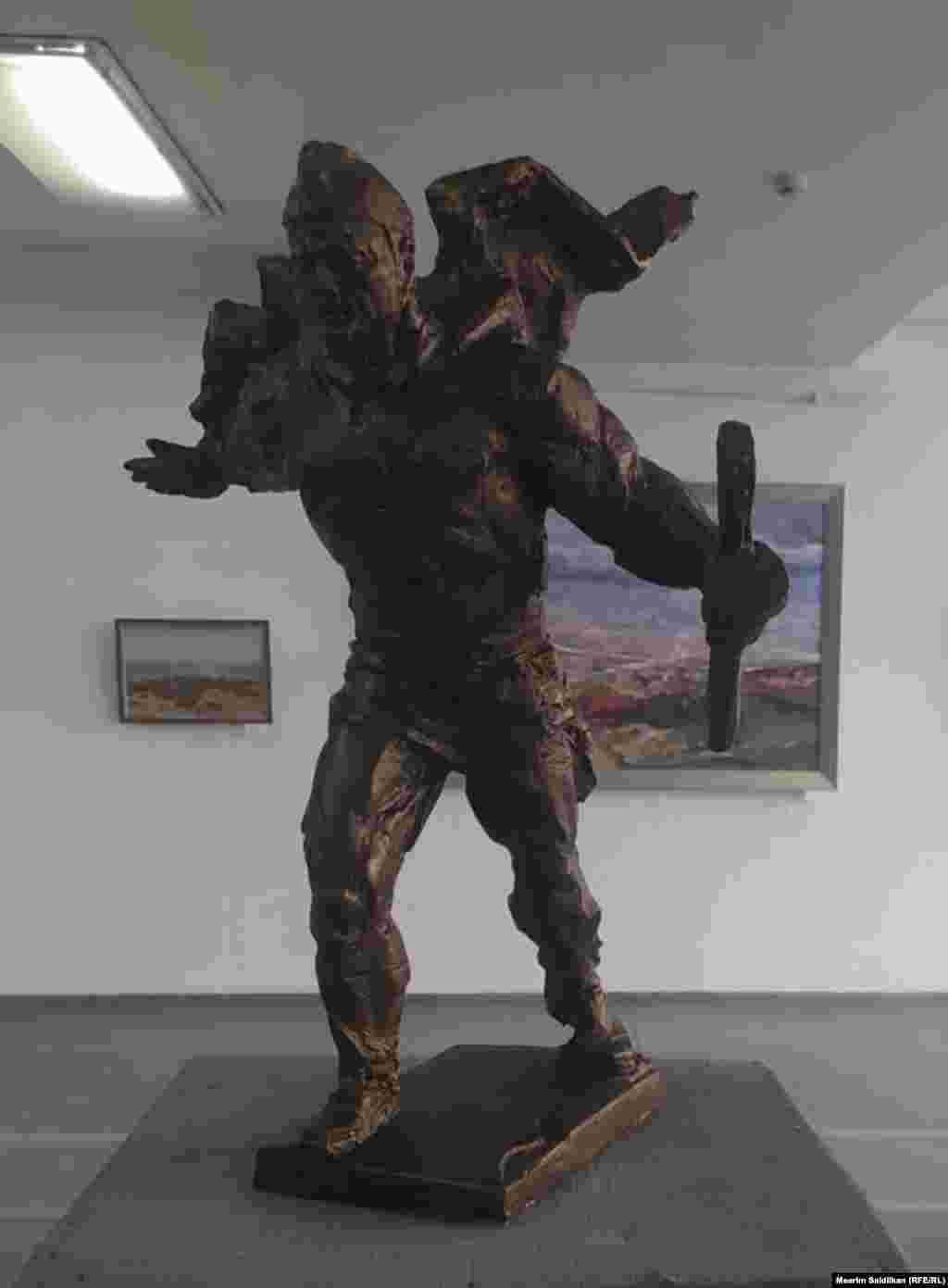 Б.К. Сыдыковдун &quot;Чолпонбай Түлөбердиевдин эстелигине эскиз&quot;. Гипс, тон берүү.