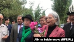 Чыңгыз Айтматовдун карындашы Роза Айтматова.