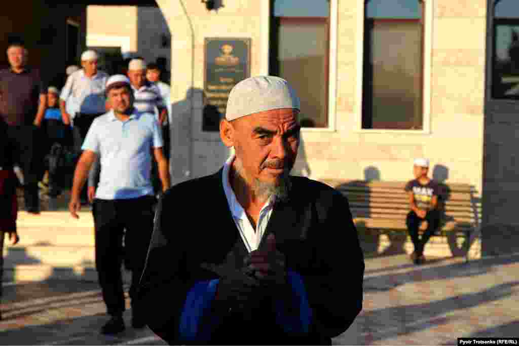 В Туркестане, который в этом году стал административным центром области, находится историко-культурный музей-заповедник &laquo;Хазрет-султан&raquo;, на его территории - мавзолей Ходжи Ахмеда Яссауи и другие средневековые строения, куда устремляются паломники.