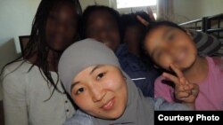 Мээрим Каныбек кызы жана анын окуучулары.