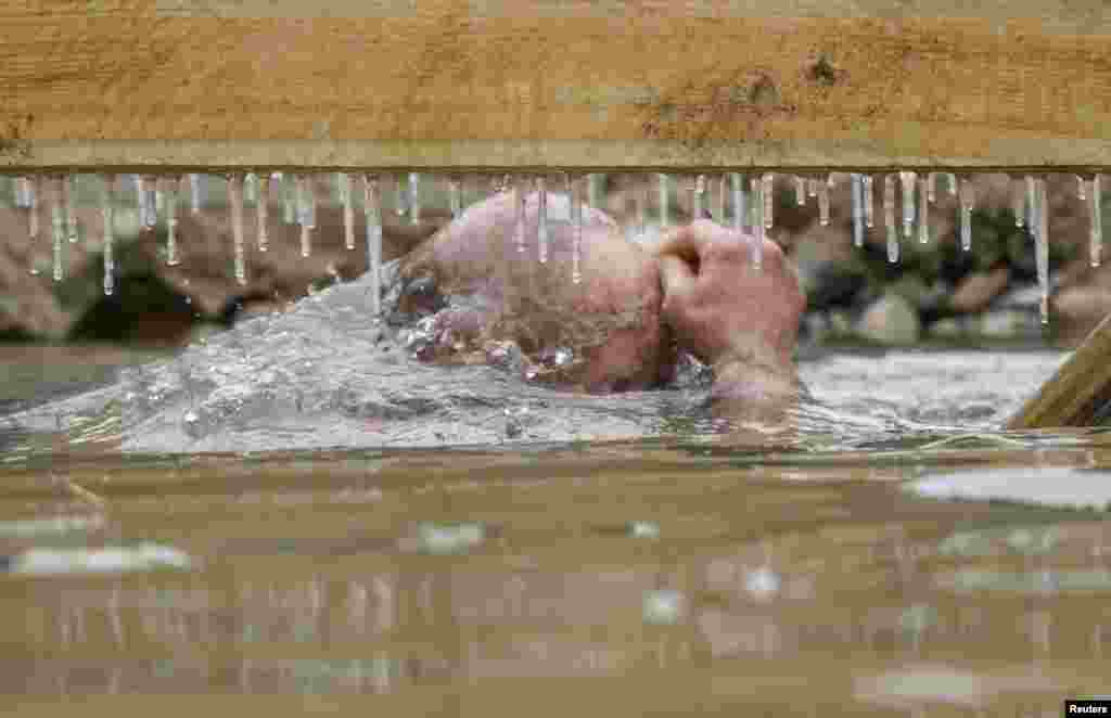 Согласно вероучению православных, в этот день 30-летний Иисус Христос принял крещение в&nbsp;водах реки Иордан от&nbsp;Иоанна Предтечи Крестителя.