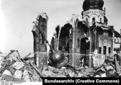 Руїни Успенського собору – головного храму Успенської Києво-Печерської лаври, 18 жовтня 1955 року. Був підірваний 3 листопада 1941 року радянськими диверсантами в окупованому нацистами Києві