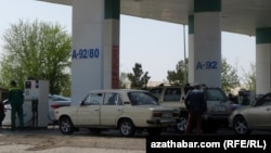 Ýangyç bekedi. Türkmenistan (arhiw suraty)