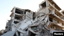 Руины в городе Алеппо, обстановка в котором резко ухудшилась после срыва перемирия