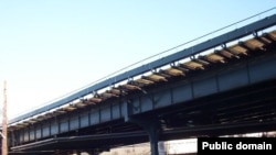 Дов Хайкинд, направивший письма владельцам книжных магазинов «Санкт-Петербург», «RBC» и «Мосвидеофильм» на Брайтон Бич: «Кто заказывал эти книги? Кто субсидировал их завоз в Америку? Это ещё предстоит выяснить»