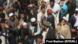 Шайлоо участогуна кезек күткөндөр. 1-апрель, 2014-жыл.