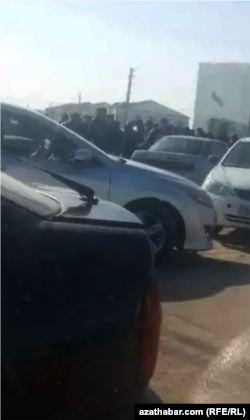 Очередь за мукой в Дашогузской области Туркменистана.