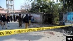 په کواټ کې پولیس تر یوې چاودنې وروسته ولاړ دي. (انځور: ارشیف)