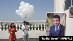 Флэш-моб в поддержку Зайда Саидова в центре Душанбе. Архивное фото