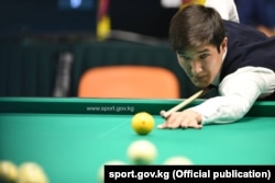 Бильярдчы Изатбек Ратбеков V Азия оюндарында. Түркмөнстандын Ашхабад шаары, 2017-жылдын 22-сентябры.