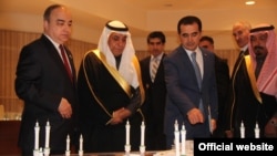 Спикер нижней палаты парламента Таджикистана Шукурджон Зухуров на встрече с саудовскими чиновниками