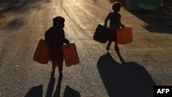 کمبود آب در فصل تابستان نیز در بسیاری از شهر های افغانستان به ویژه در کابل مردم را با مشکلات رو به رو ساخته است.