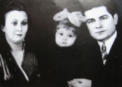 Василь Макух із дружиною Лідою та дочкою Ольгою