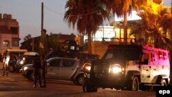 Израил элчилигинин алдындагы полиция. Амман, Иордания.