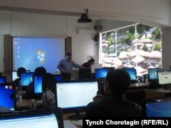 Кыргыз техникалык университетинде кыргызча "Википедияга" арналган семинарга катышкан топтордун бири. Бишкек. 31.3.2011.