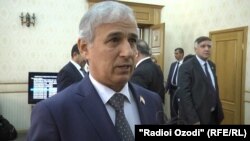 Шариф Раҳимзода, раиси Кумитаи иқтисод ва будҷаи порлумон.