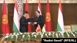 По итогам переговоров глав Таджикистана и Кыргызстана были подписаны 8 межгосударственных соглашений. Душанбе, 1 февраля 2018 года
