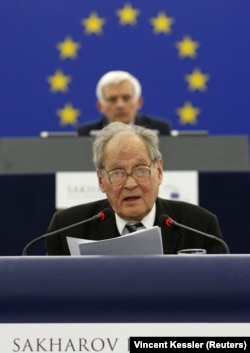Сергій Ковальов під час вручення йому премії імені Сахарова. Страсбург, 2009 року