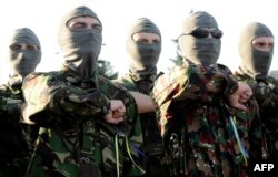 Бійці батальйону «Маріуполь» під час складання присяги, 4 вересня 2014 року