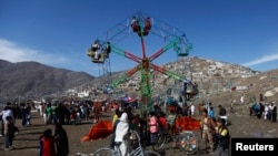 در سالهای گذشته زنان و دختران اجازه داشتند به پارک های تفریحی بروند و اطفال نیز با آنان میرفتند و فرصت تفریح به آنان مساعد بود.