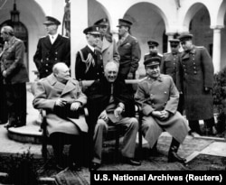 Прем’єр-міністр Великої Британії Вінстон Черчилль, президент США Франклін Рузвельт і голова уряду СРСР Йосип Сталін. Ялта, Лівадія, лютий 1945 рік