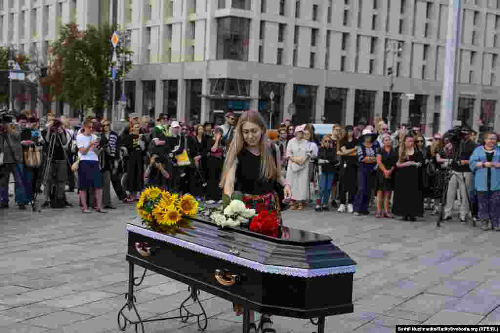 Президент України Володимир Зеленський посмертно нагородив орденом Свободи журналістку Вікторію Рощину