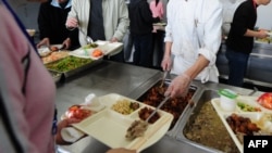 Naharlanmak ýa naharlanmazlyk? Bu sowal 2012-nji ýylda Londonda geçiriljek Olimpiada oýunlaryna gatnaşjak 3 müňe golaý musulman sportsmeni alada goýýar.