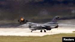 Թուրքիա - F-16 ռազմական օդանավը թռիչք է կատարում Ինջիրլիքի օդակայանից, արխիվ