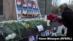 Հարգանքի տուրք 2008-ի մարտիմեկյան իրադարձությունների զոհերի հիշատակին, արխիվ