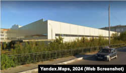 Вигляд пошкодженої ударом ЗСУ будівлі «Саранського механічного заводу» зовні, Yandex.Maps, 2024 рік