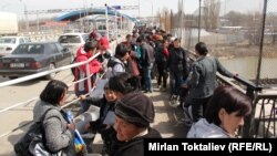 Пункт пропуска "Ак Жол" на кыргызско-казахской границе. 23 марта 2012.