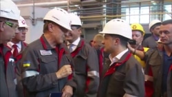 Володомир Зеленський прибув із візитом на завод у Маріуполі – відео