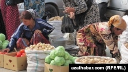 Daşoguzda azyk harytlary satylýan bazarlaryň biri