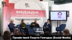 Тетяна Трощинська, Оксана Романюк, Ігор Розкладай, Ілля Бачурін та Марічка Паплаускайте на конференції для медіаспільноти «Медіадні»