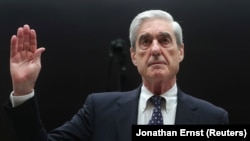 АКШнын мурдагы атайын прокурору Роберт Мюллер Өкүлдөр палатасынын Сот иштери жана Чалгын комитеттеринде көрсөтмө берди. 24-июль, 2019-жыл.