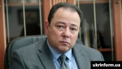 Перші два автомобілі вже по дорозі в Україну, повідомив посол України в Японії Сергій Корсунський