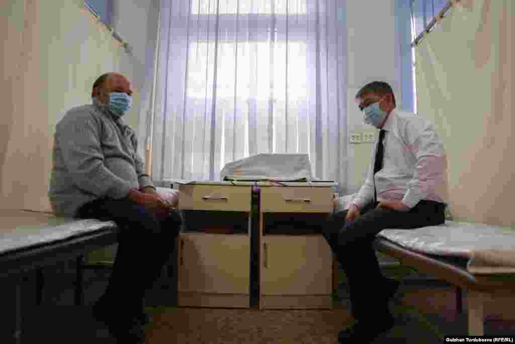 Эмдөөнү күткөндөр.