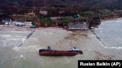 22 листопада трьох моряків евакуювали з судна, яке прибило до берегів біля одного з одеських міських пляжів