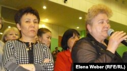 Женщины на встрече с Сериком Абденовым в его бытность министром труда и социальной защиты. Караганда, 19 апреля 2013 года. 