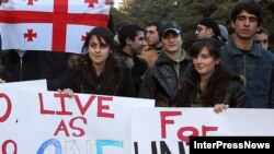 Тбилисские студенты говорят на одном языке со своим президентом