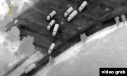Зйомка з дрону СММ ОБСЄ, військові вантажівки на неконтрольованій ділянці українсько-російського кордону