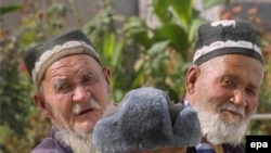 Ўзбекистонлик пенсионерларнинг аксари оладиган нафақаларидан қониқмаслигини айтади.