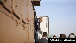 Վարչապետ Նիկոլ Փաշինյանը ծանոթանում է Հայաստանի Զինված ուժերի համար ձեռք բերված նորագույն զինտեխնիկային, 21-ը դեկտեմբերի, 2019թ․