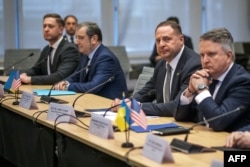 Глава ОПУ Андрій Єрмак, заступник міністра закордонних справ України Сергій Кислиця та заступником начальника Головного управління розвідки Міноборони України Вадимом Скібіцьким на зустрічі з Держсекретарем США та спецпосланником США в місії США в Женеві, 23 листопада 2022 року